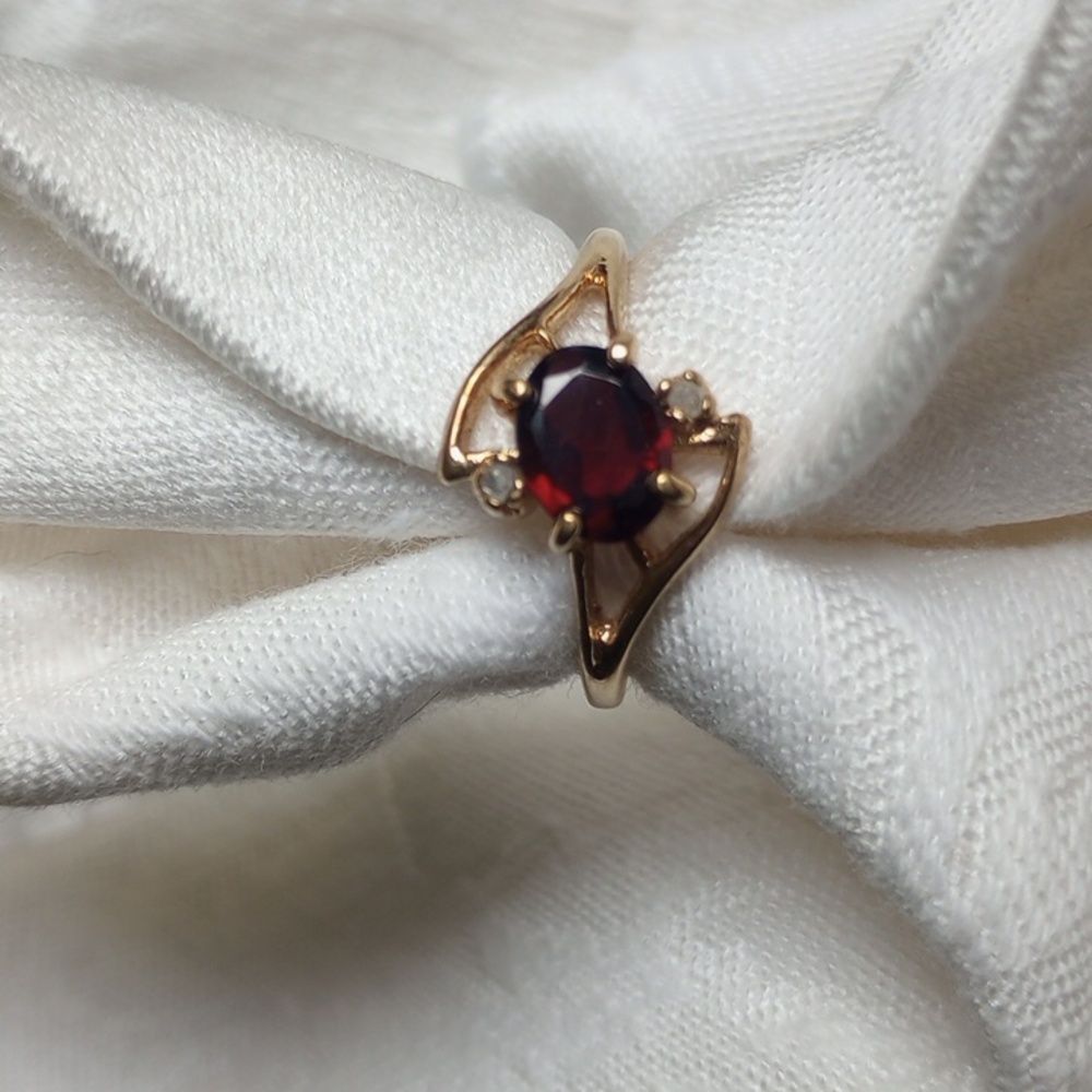 Vintage 14 k Plated, yellow gold Garnett CZ, Accent Crystals Lindenwold Sz8 Ring